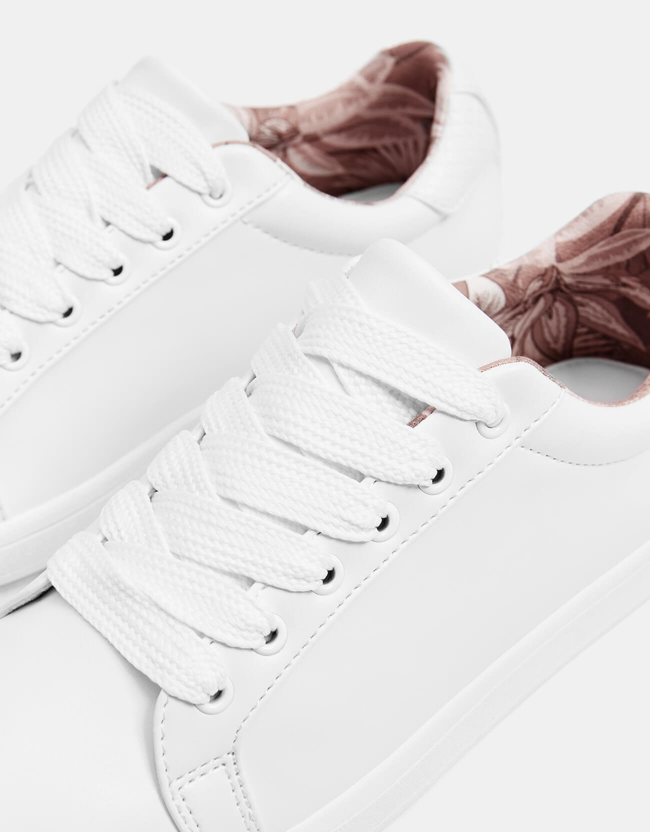 Trainers with heel detail - Imagen 3