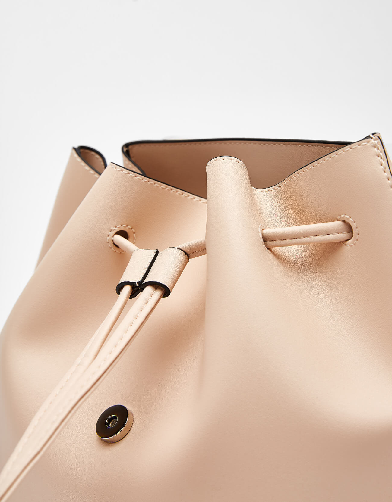 Backpack with metal fastener - Imagen 8